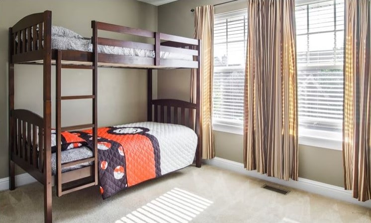 Hypoallergenic polyester carpeting in a bedroom